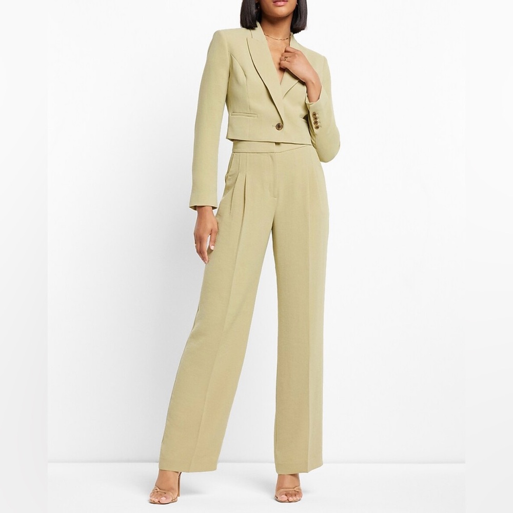 NWT Peak Lapel One Button Cropped Blazer - Medium - Picture 2 of 7